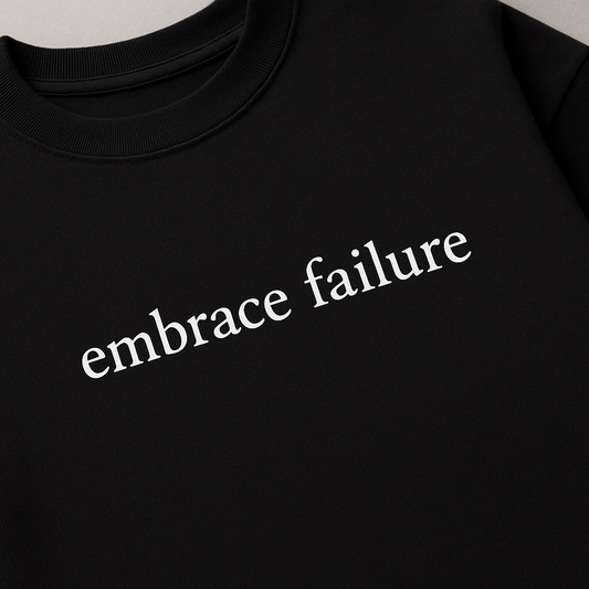 Remera Negra: EMBRACE FAILURE